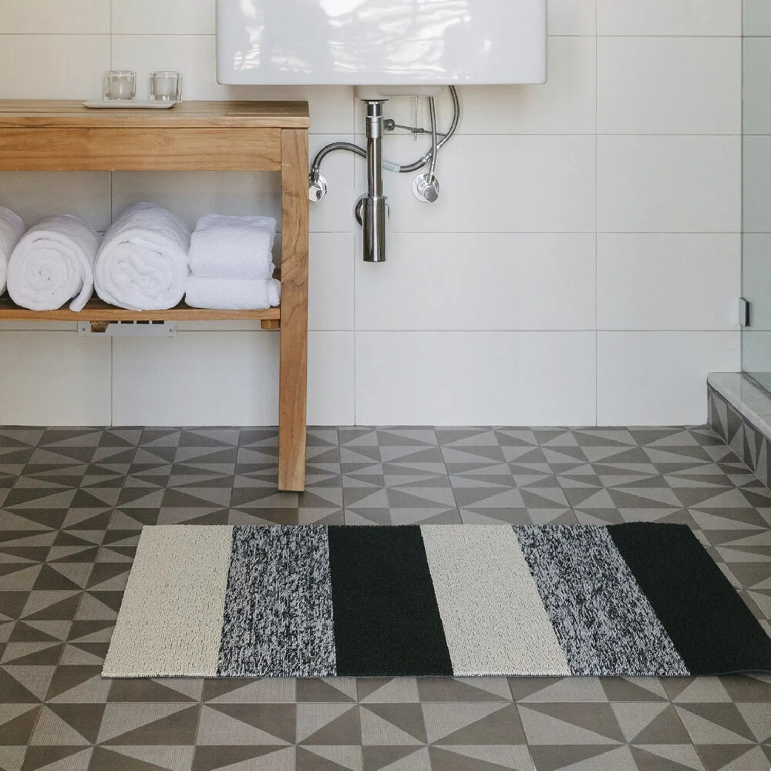 chilewich | large doormat 61x91cm (24x36") | marbled stripe salt   pepper