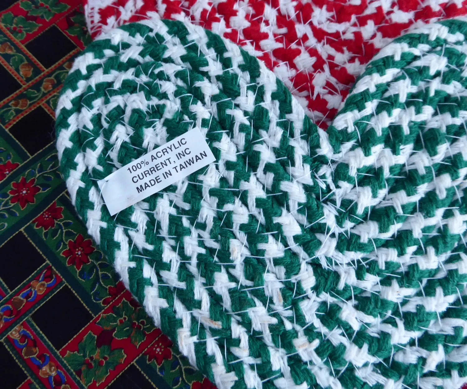 Christmas Colors 2 Braided Trivets 1980s Red Green Country Hearts Retro Mug Mats