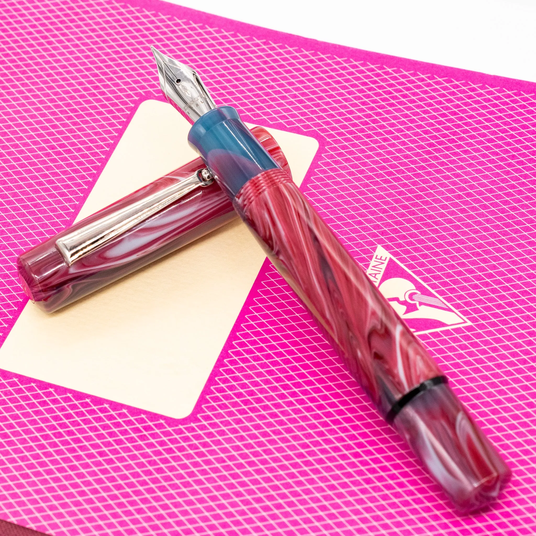Delta Spaccanapoli Fountain Pen - Ruffo Pink Swirl