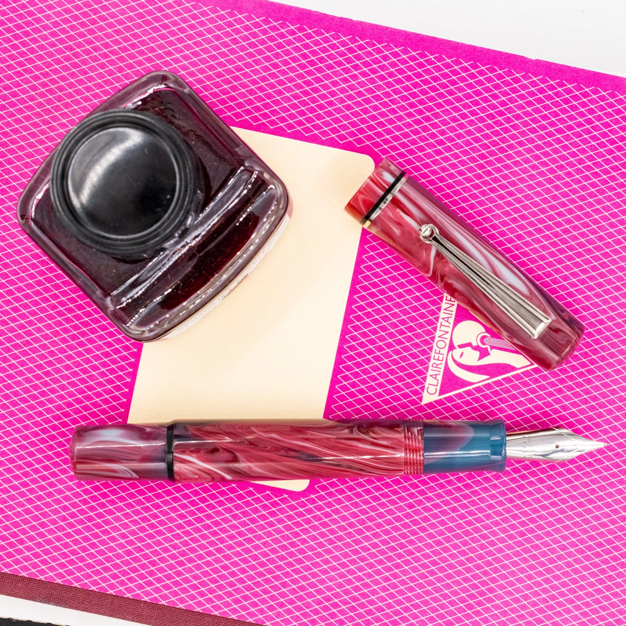 Delta Spaccanapoli Fountain Pen - Ruffo Pink Swirl