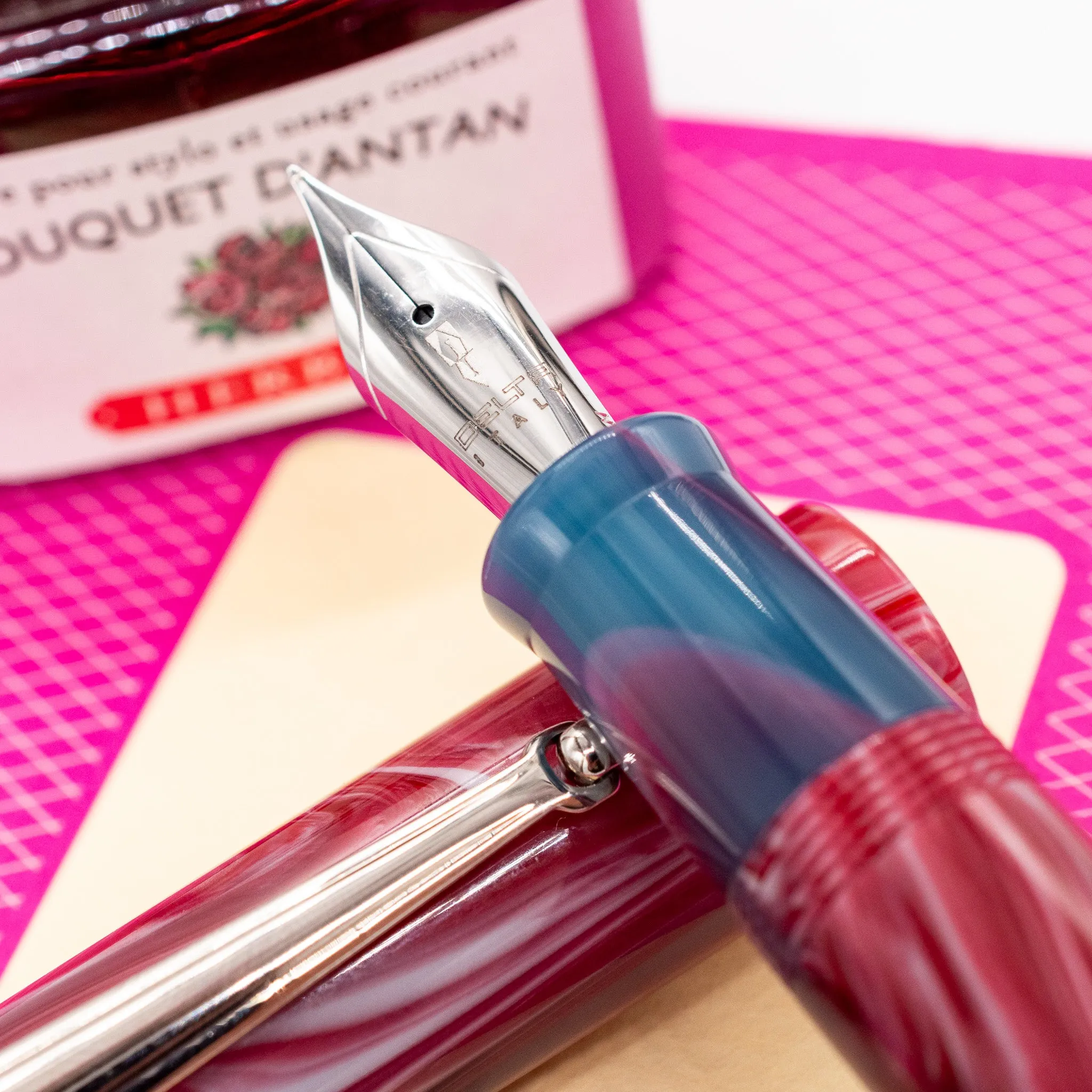Delta Spaccanapoli Fountain Pen - Ruffo Pink Swirl