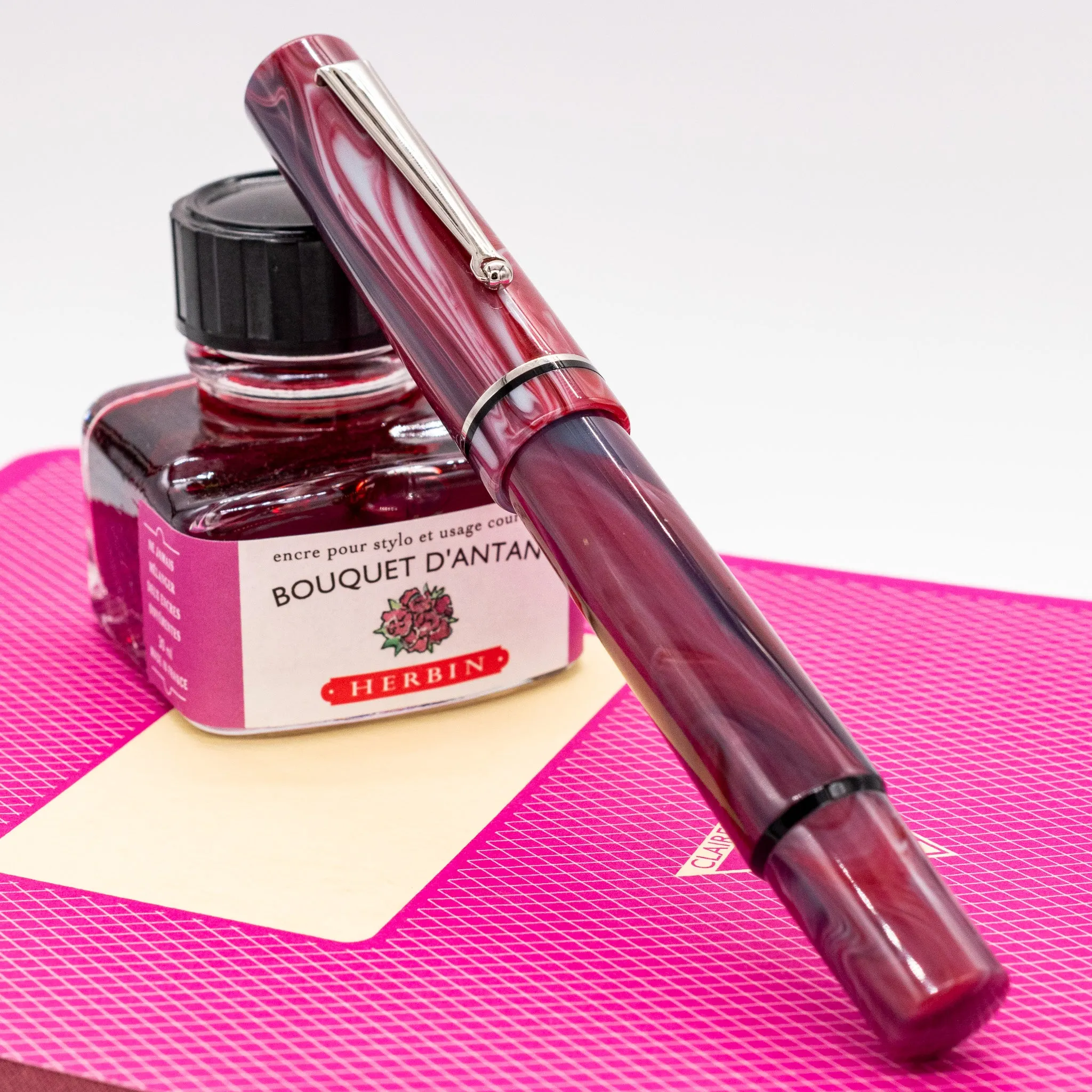 Delta Spaccanapoli Fountain Pen - Ruffo Pink Swirl
