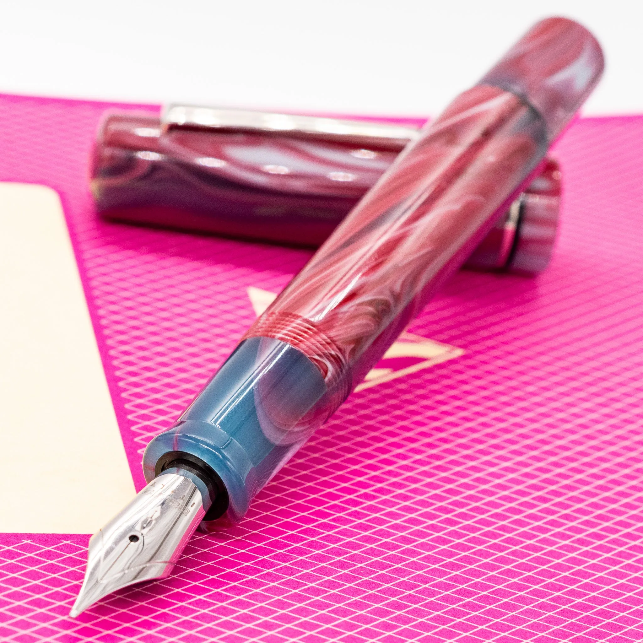 Delta Spaccanapoli Fountain Pen - Ruffo Pink Swirl