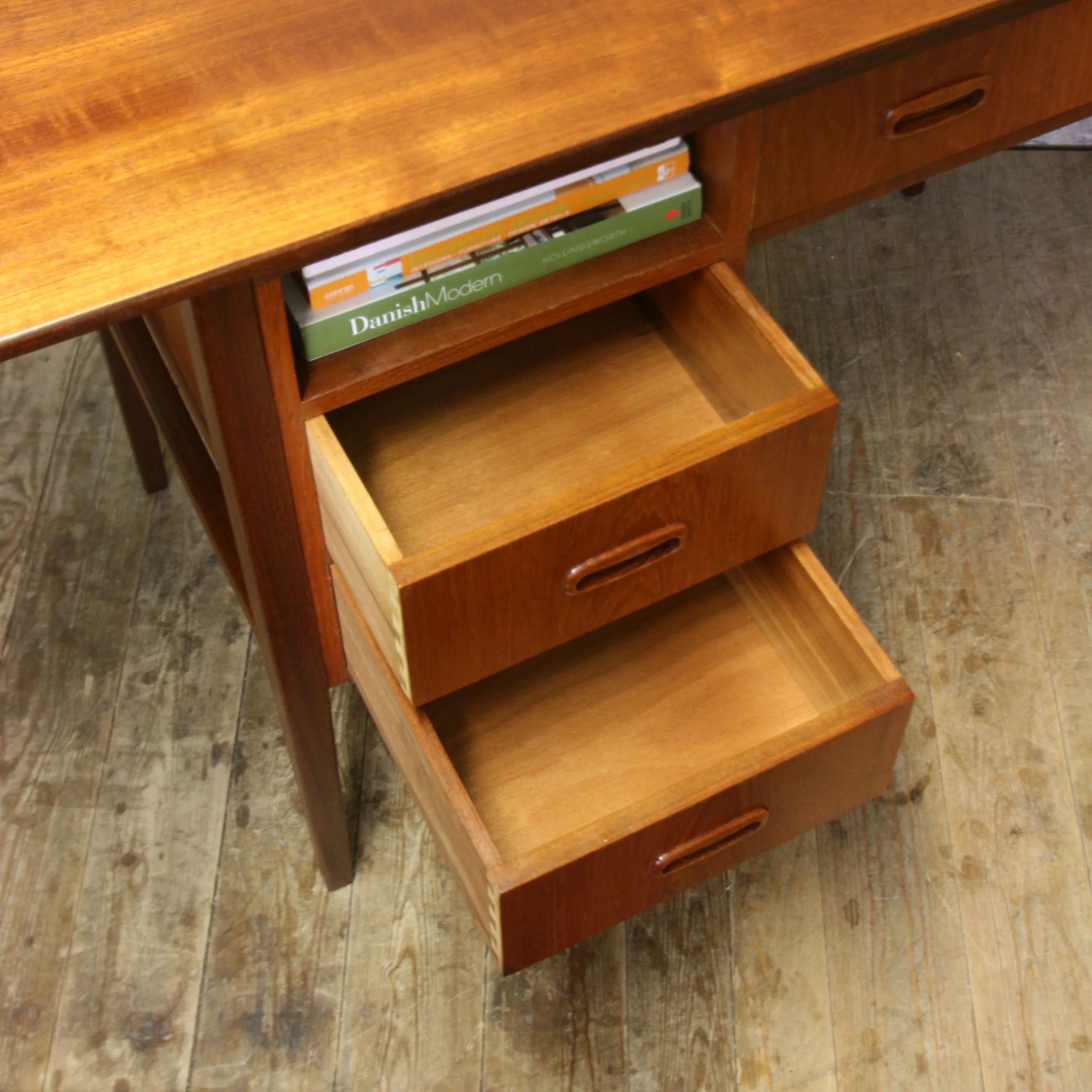 Mid Century Teak Extending Desk - 1004a