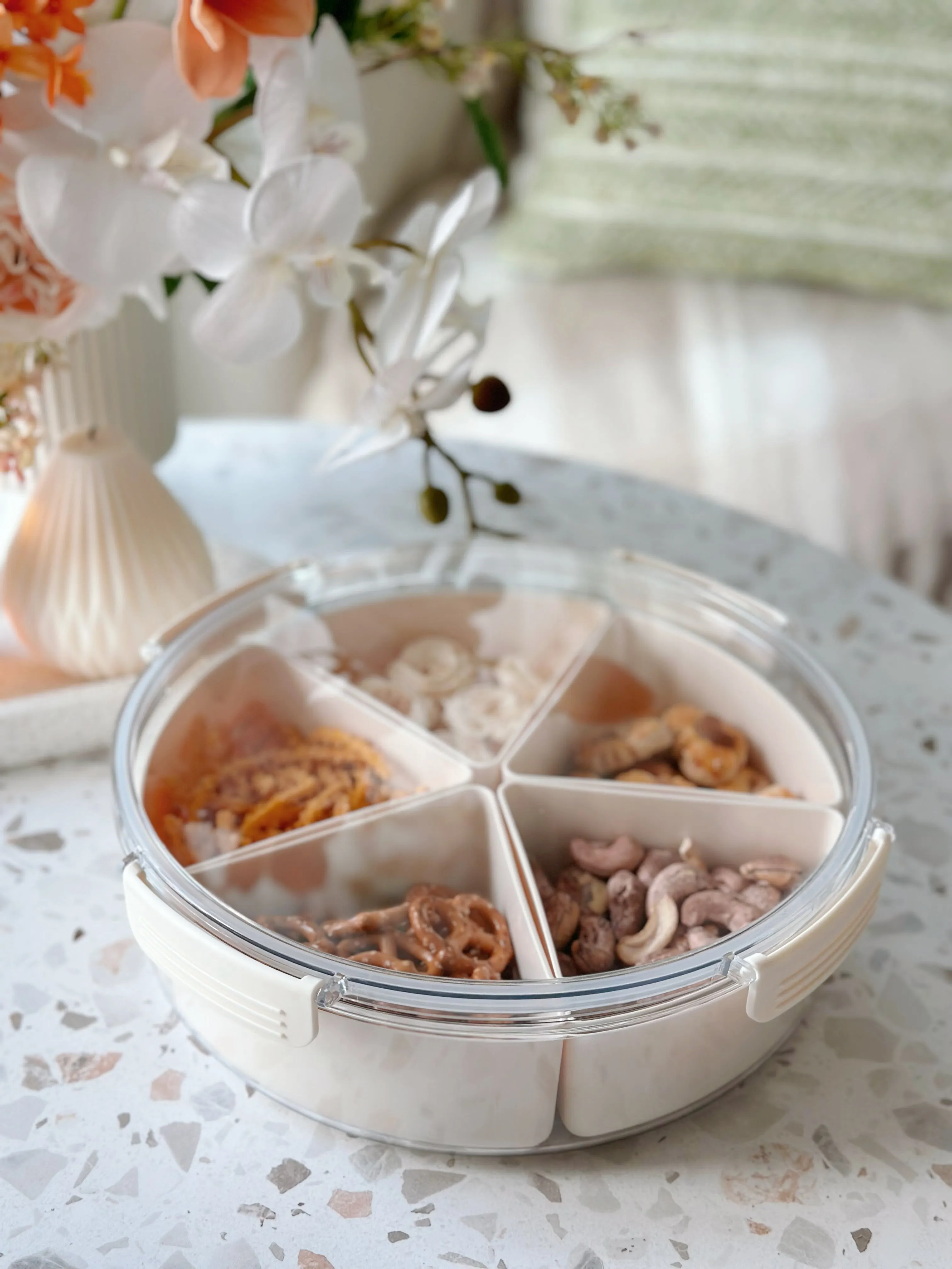 PRE-ORDER (3-6 Mar): Simple Cream Plastic Serving Tray With Airtight Lid